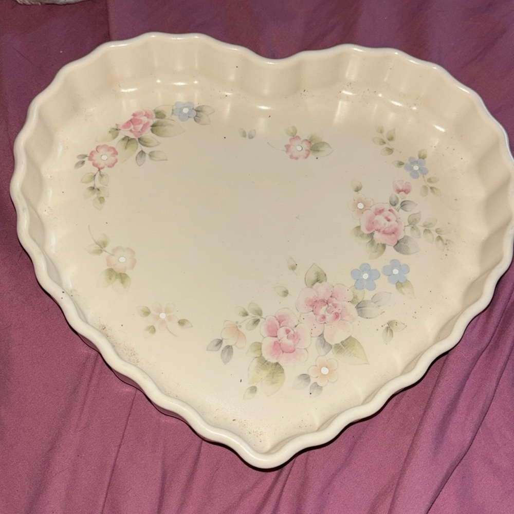 Vintage Pfaltzgraff Tea Rose pattern stoneware heart shaped pie baker